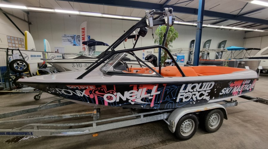 Ski Nautique 196 op LPG