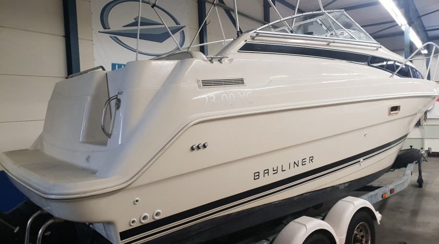 Bayliner 2355 Ciera Sunbridge DIESEL (met klein defect)