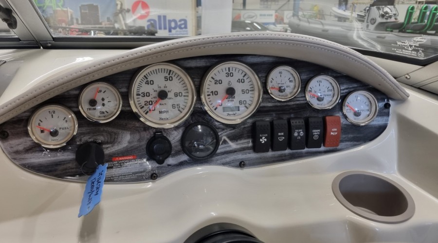 Stingray 205 CX 5.0 MPI met trailer en slechts 149 uur